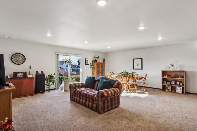 912 Prairie View Drive, West Branch, IA 52358