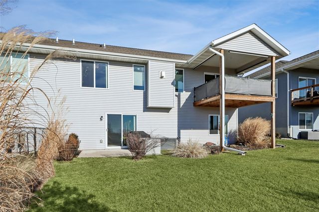 912 Prairie View Drive, West Branch, IA 52358