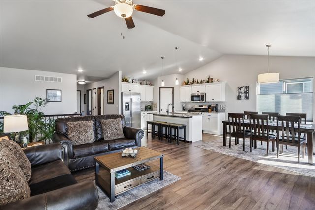 912 Prairie View Drive, West Branch, IA 52358