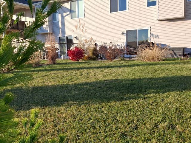 912 Prairie View Drive, West Branch, IA 52358