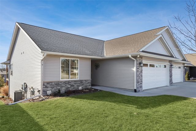 912 Prairie View Drive, West Branch, IA 52358
