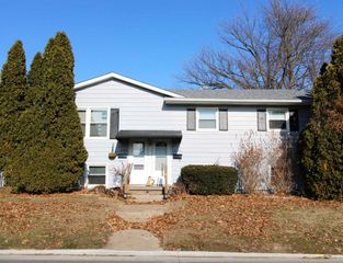 2150 Central Avenue, Bettendorf, IA 52722