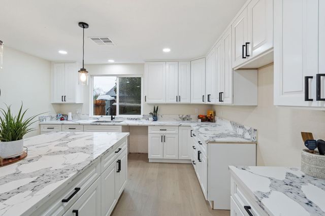 330 Tenaya Ave, Sacramento, CA 95833