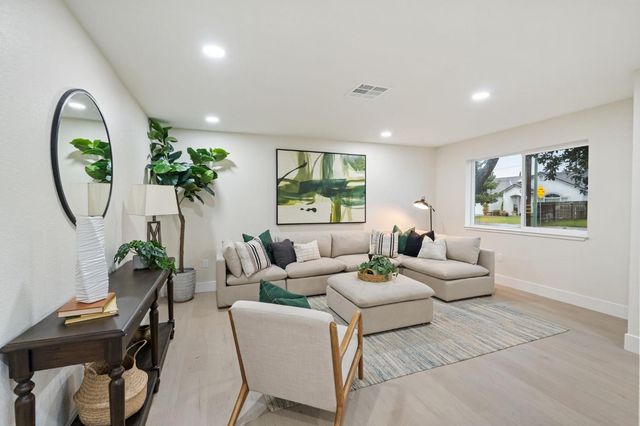 330 Tenaya Ave, Sacramento, CA 95833