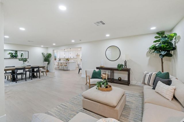 330 Tenaya Ave, Sacramento, CA 95833