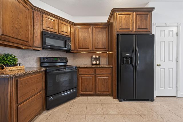 5030 Highland Pass, Montgomery, TX 77316