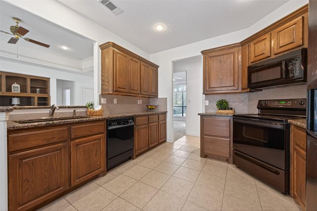 5030 Highland Pass, Montgomery, TX 77316