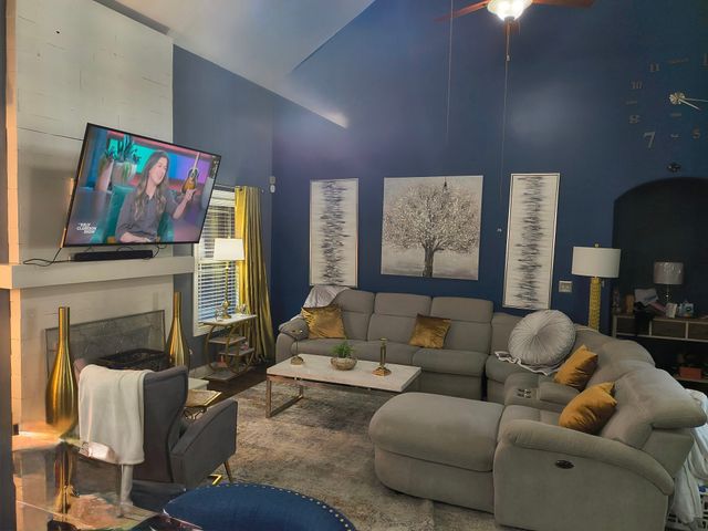 4104 Stony Point Dr, La Vergne, TN 37086