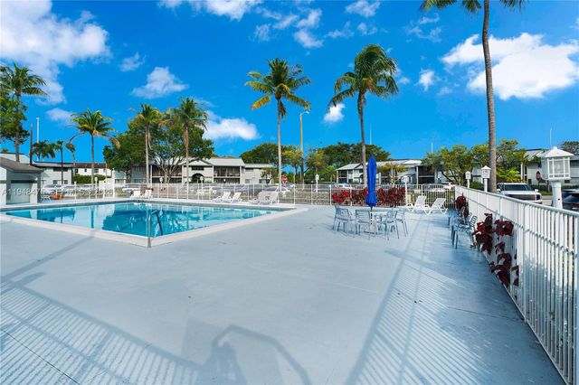 20761 NE 4th Pl 205, Miami, FL 33179