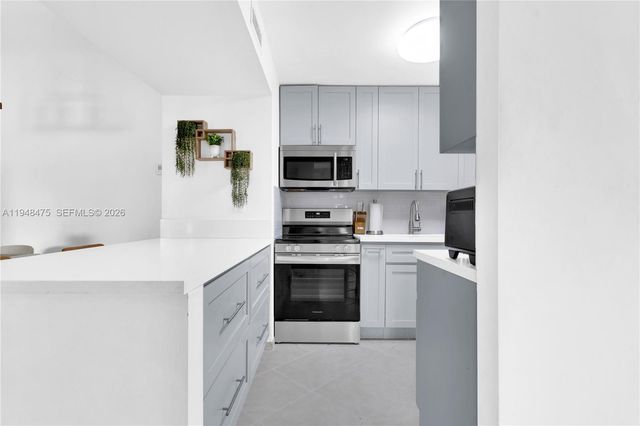 20761 NE 4th Pl 205, Miami, FL 33179