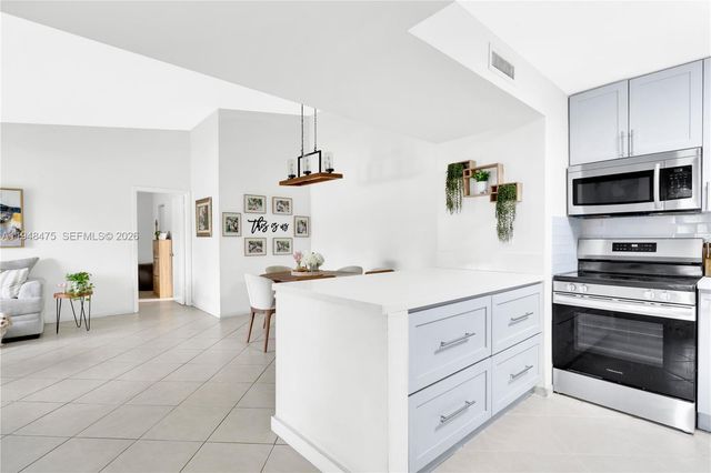 20761 NE 4th Pl 205, Miami, FL 33179