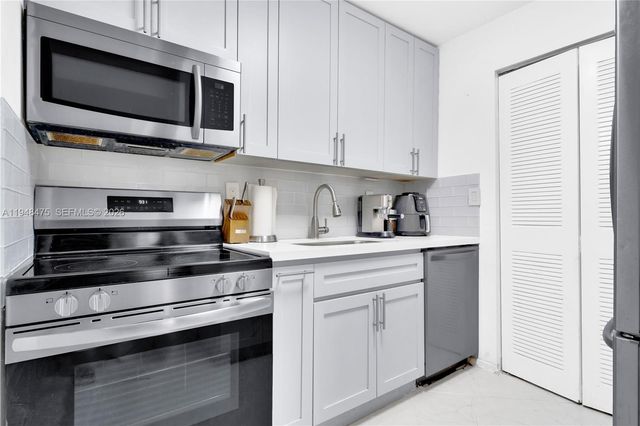 20761 NE 4th Pl 205, Miami, FL 33179