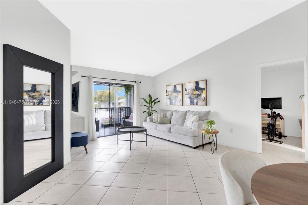 20761 NE 4th Pl 205, Miami, FL 33179