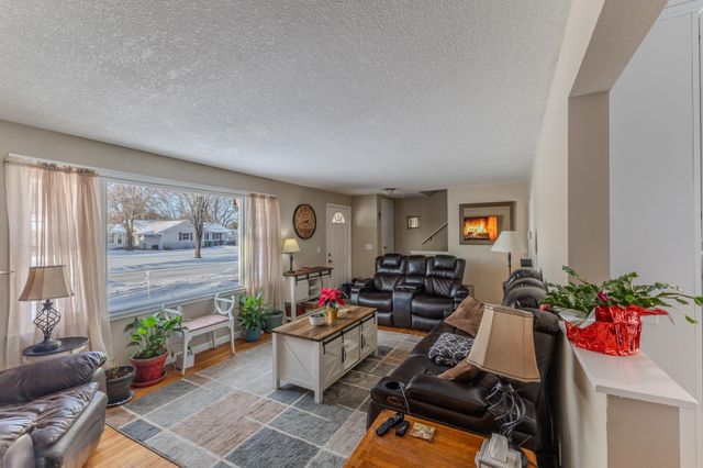 11725 Bittersweet Street NW, Coon Rapids, MN 55433