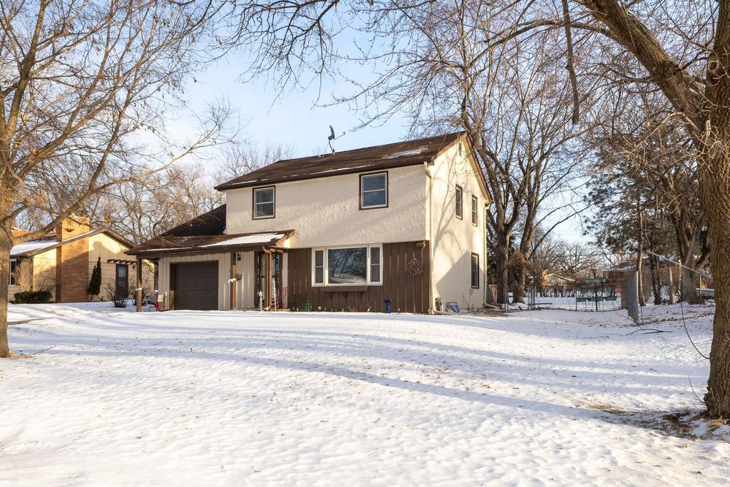 11725 Bittersweet Street NW, Coon Rapids, MN 55433