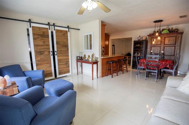 6445 S Funston St, Hollywood, FL 33023