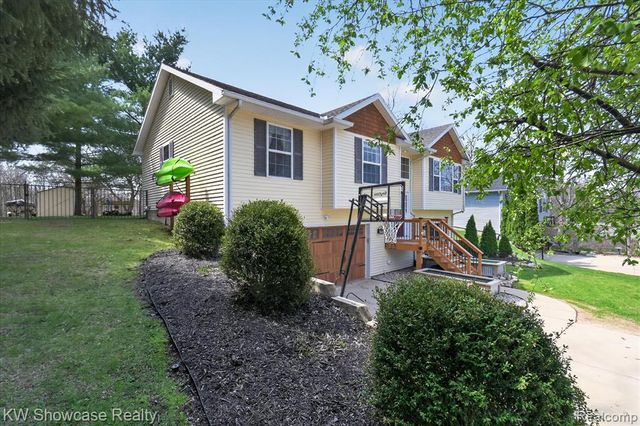 662 Tierney Avenue, Highland, MI 48356