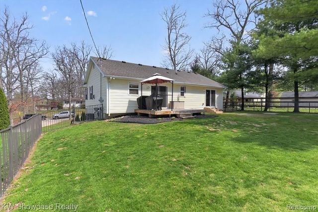 662 Tierney Avenue, Highland, MI 48356
