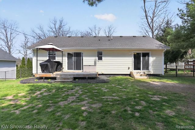 662 Tierney Avenue, Highland, MI 48356