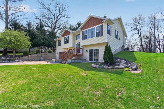 662 Tierney Avenue, Highland, MI 48356