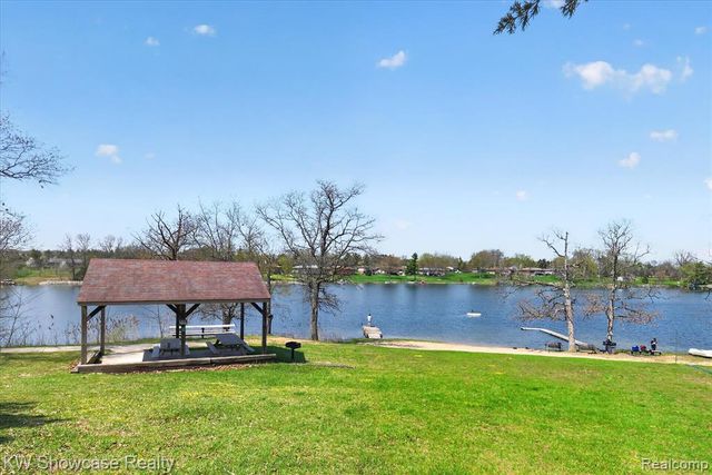 662 Tierney Avenue, Highland, MI 48356