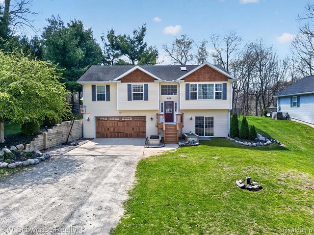 662 Tierney Avenue, Highland, MI 48356