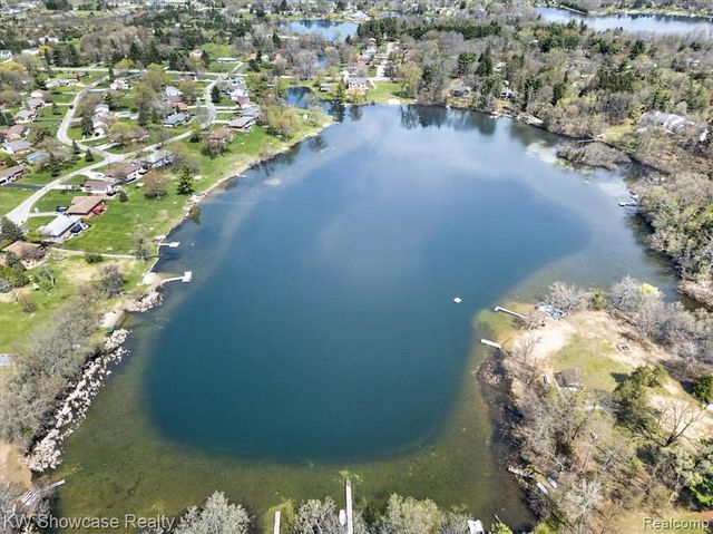 662 Tierney Avenue, Highland, MI 48356