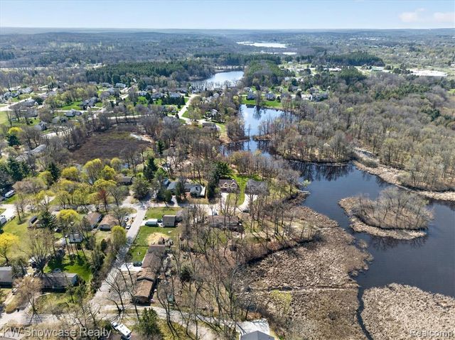662 Tierney Avenue, Highland, MI 48356