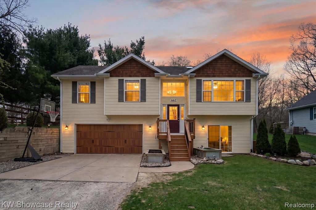 662 Tierney Avenue, Highland, MI 48356