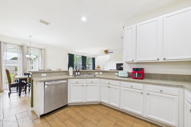 818 Boeing Street NE, Palm Bay, FL 32907