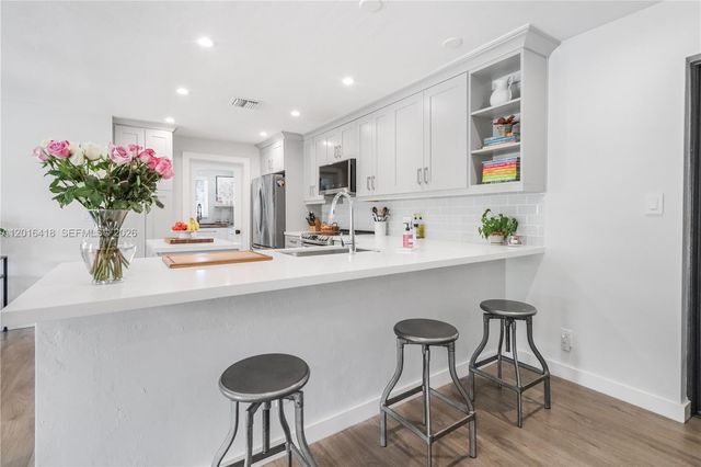 1705 NE 24th St, Wilton Manors, FL 33305