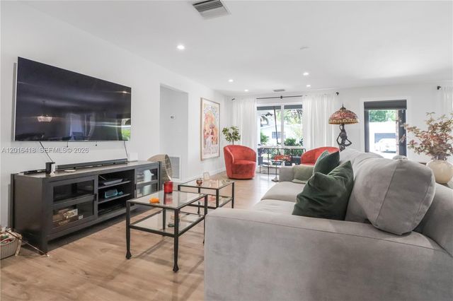 1705 NE 24th St, Wilton Manors, FL 33305