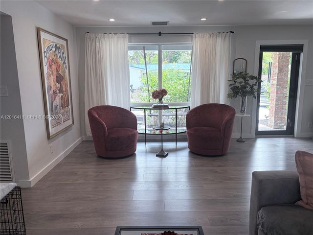 1705 NE 24th St, Wilton Manors, FL 33305