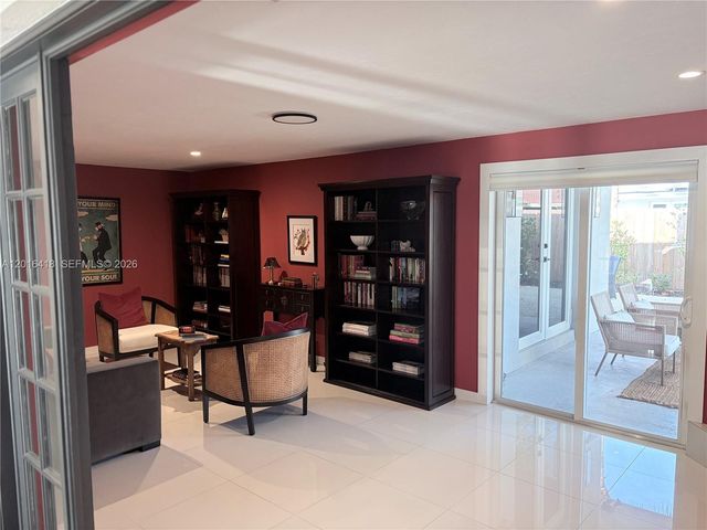 1705 NE 24th St, Wilton Manors, FL 33305