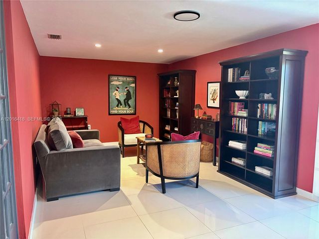 1705 NE 24th St, Wilton Manors, FL 33305