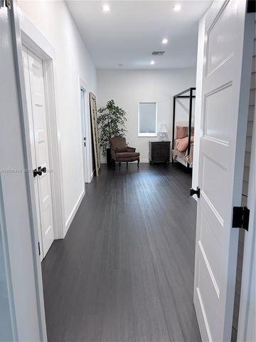 1705 NE 24th St, Wilton Manors, FL 33305