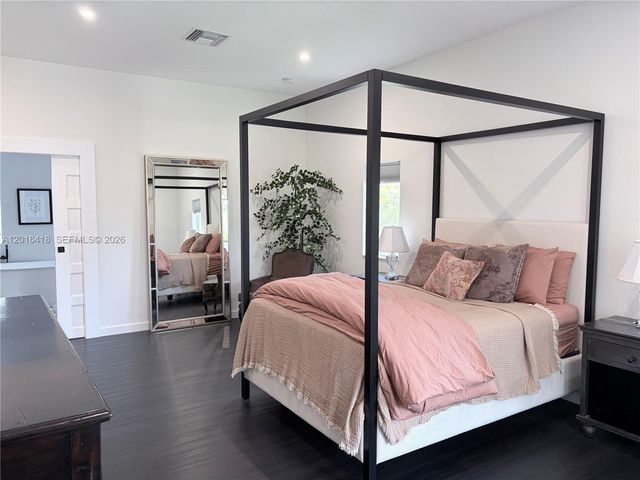 1705 NE 24th St, Wilton Manors, FL 33305