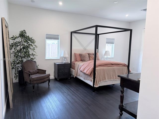 1705 NE 24th St, Wilton Manors, FL 33305
