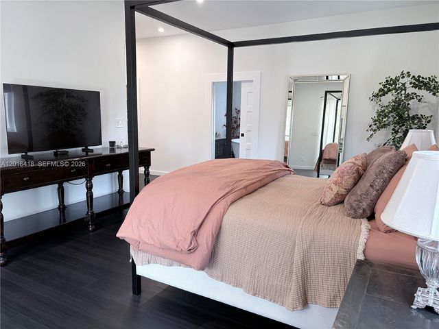 1705 NE 24th St, Wilton Manors, FL 33305