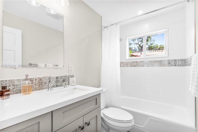 1705 NE 24th St, Wilton Manors, FL 33305