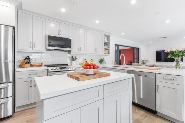 1705 NE 24th St, Wilton Manors, FL 33305