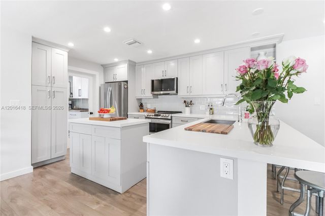 1705 NE 24th St, Wilton Manors, FL 33305