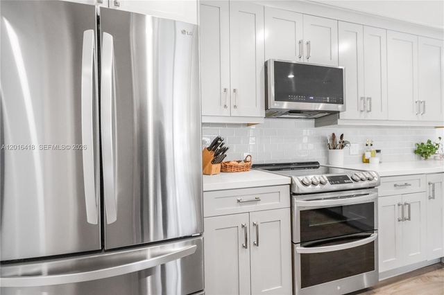 1705 NE 24th St, Wilton Manors, FL 33305