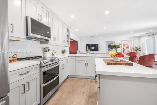 1705 NE 24th St, Wilton Manors, FL 33305