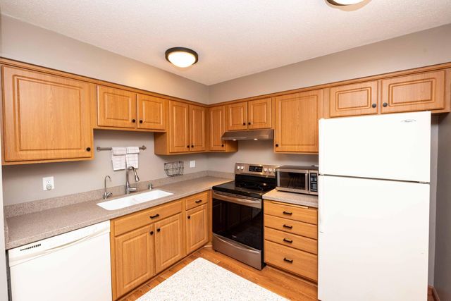 7782 Rimbley Road, Woodbury, MN 55125