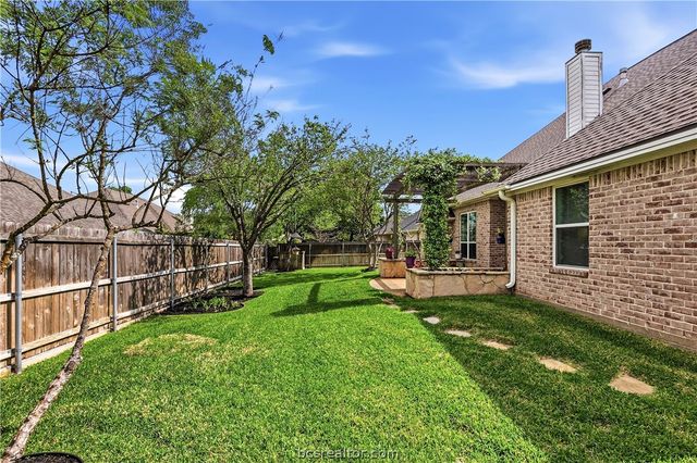 401 Sapphire Drive, College Station, TX 77845