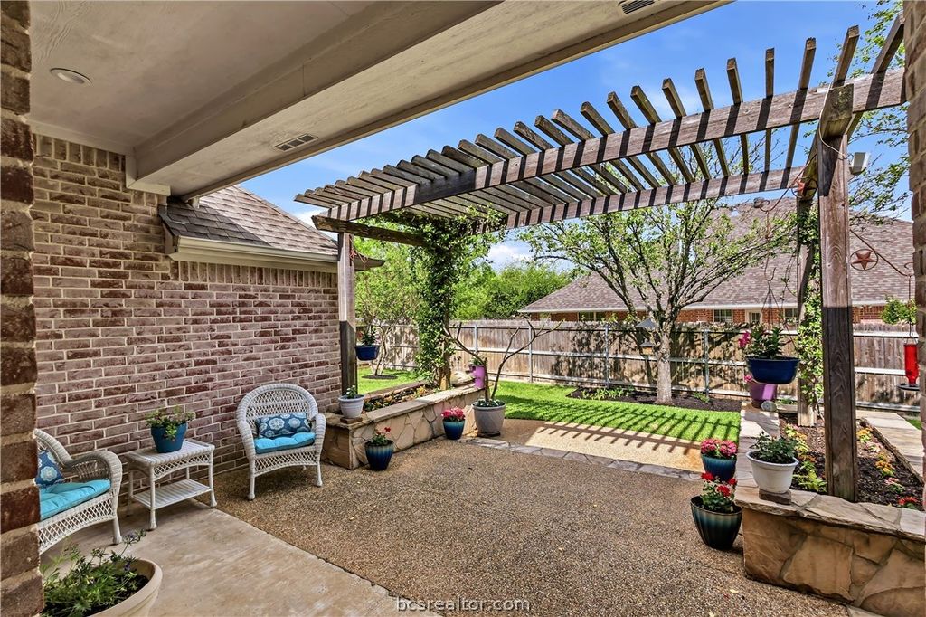 401 Sapphire Drive, College Station, TX 77845 — photo 2