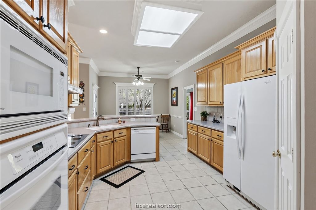 401 Sapphire Drive, College Station, TX 77845 — photo 4