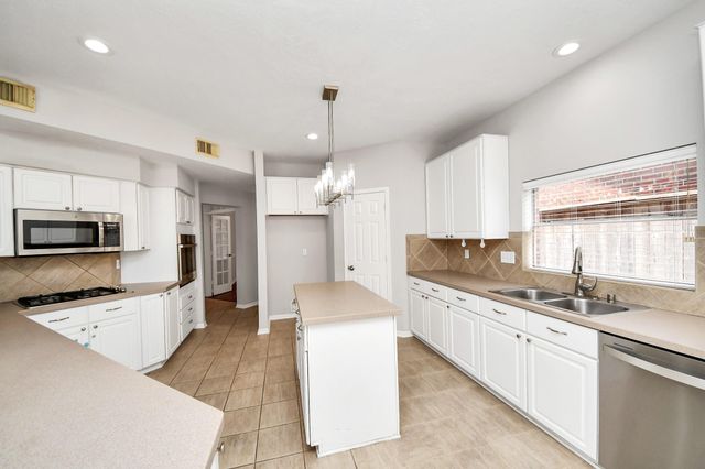 1611 Barton Creek Trail, Katy, TX 77450