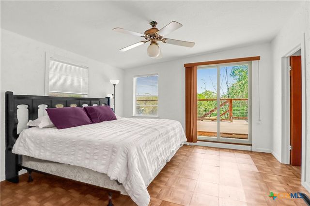 1300 Keller Lane, Seguin, TX 78155